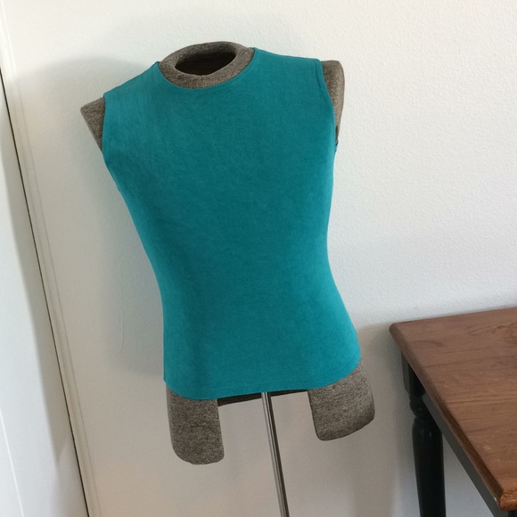 🍀Aqua Fiore Tank top🍀 - Picture 2 of 3